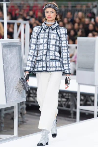 Look 2